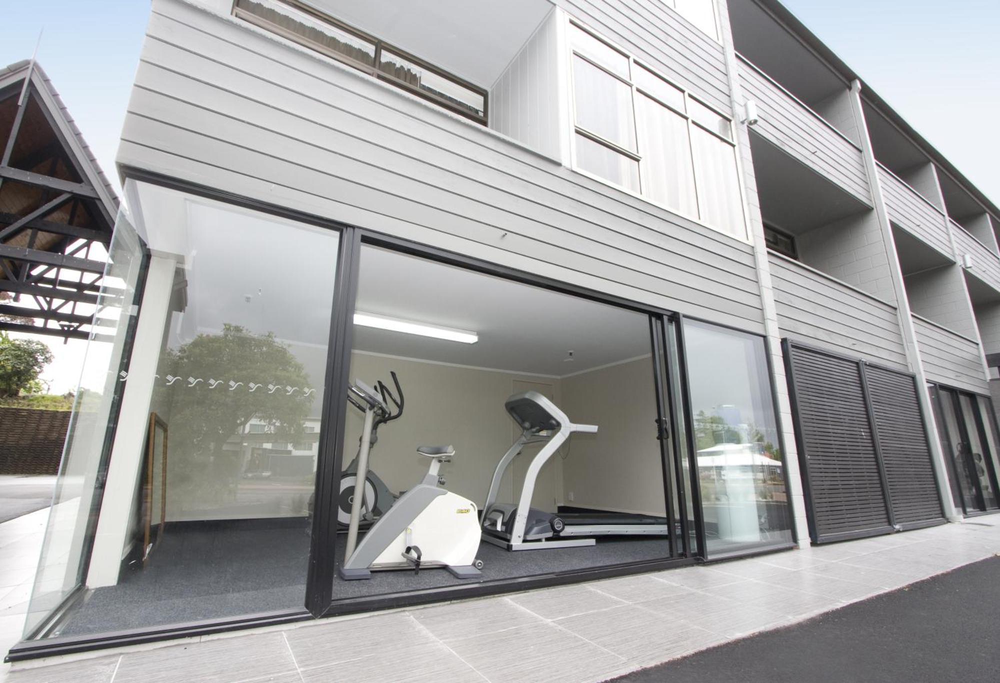 Apollo Aparthotel 4*